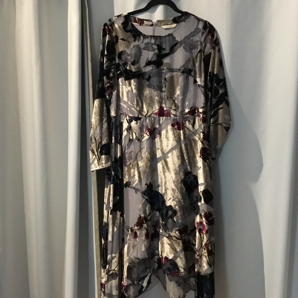 Soft Surroundings Elegant Long Sleeve Dress in Black and Red Floral